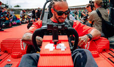 "Formula-1" pilotları LEGO bolidlərində yarış keçiriblər