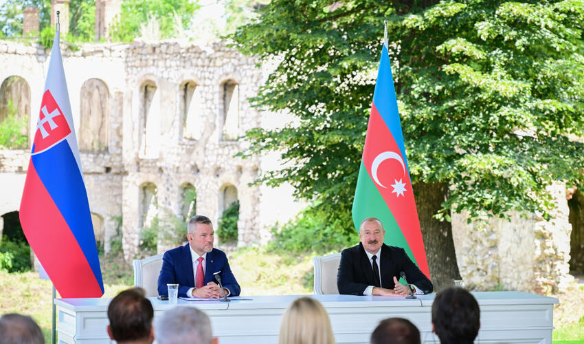Azərbaycan və Slovakiya prezidentləri mətbuata bəyanatlarla çıxış ediblər