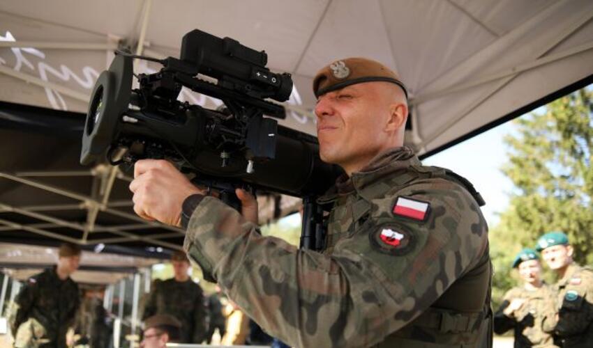 Polşa NATO-nun 20 milyard Avroluq yanacaq boru kəməri layihəsini idarə etmək istəyir
