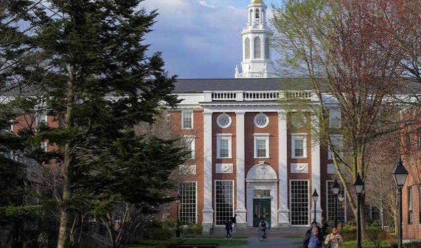 Məhkəmə Tramp administrasiyasının Harvard Universitetinə qarşı antisemitizm iddiasını rədd etdi