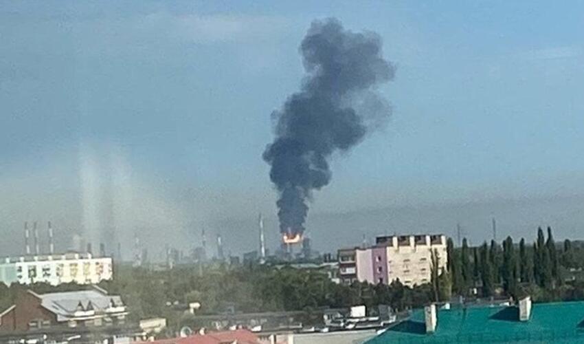 Başqırdıstanın Salavat şəhərində neft emalı zavoduna hücum edilib