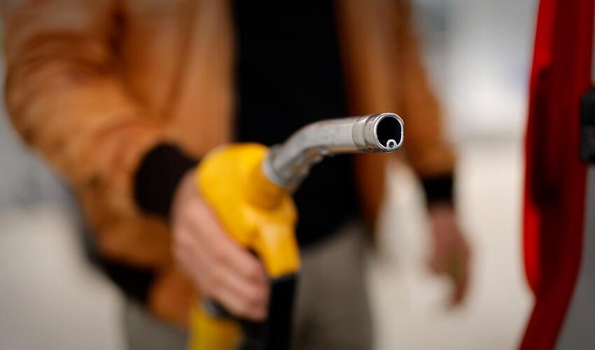 İyun ayında AB-də motor yanacağının qiymətləri illik müqayisədə 13,7% artıb