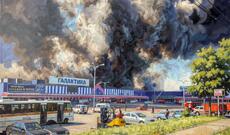 Donetskdəki Qalaktika Ticarət Mərkəzi Ukrayna Silahlı Qüvvələrinin hücumundan sonra yanıb