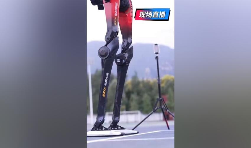 Pekində bir robot 100 metr məsafəni Usain Boltun rekordundan daha sürətli qaçdı