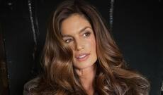 Supermodel ecazkar bədən quruluşu və qarın əzələləri ilə pərəstişkarlarını heyrətləndirdi