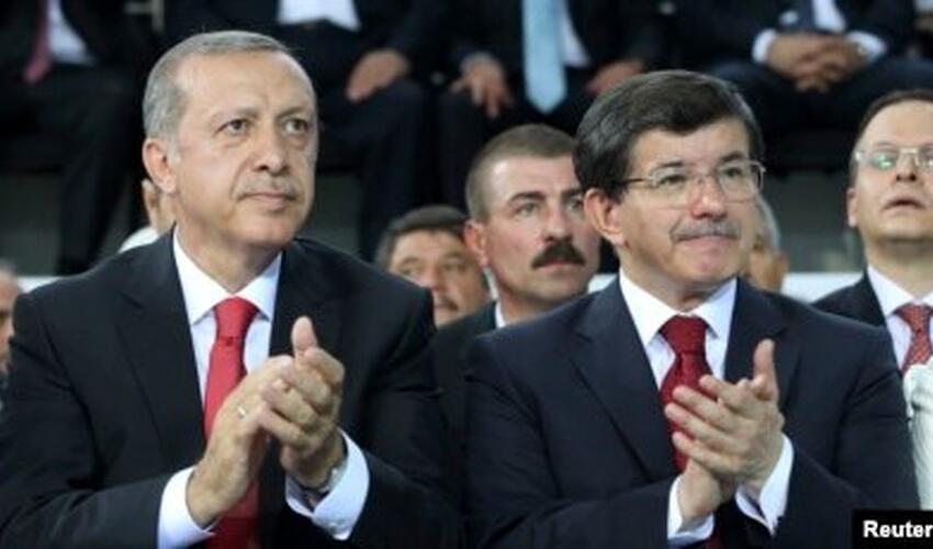 Türkiyədə Ərdoğan haqqında şərhlərinə görə keçmiş baş nazir Davudoğluna qarşı istintaq başlayıb