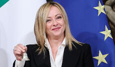 Corcia Meloni hakimiyyətdə qalma müddətinə görə rekord vurub