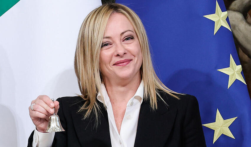 Corcia Meloni hakimiyyətdə qalma müddətinə görə rekord vurub