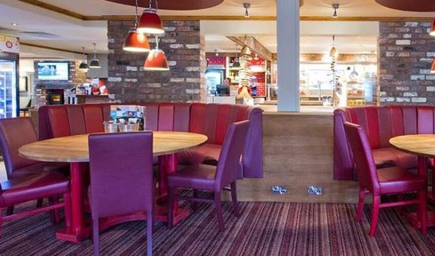 45 yaşlı restoran nəhəngi 89 filialını bağlamağa hazırlaşır