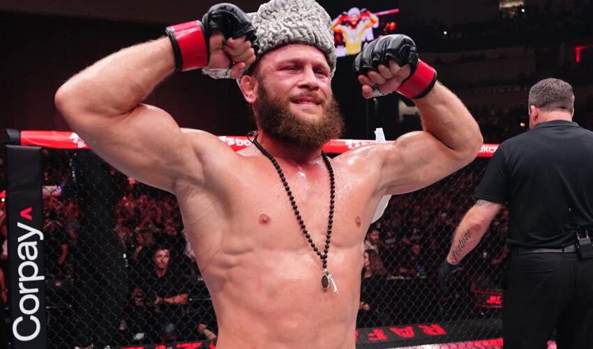 Rafael Fiziyev UFC reytinqinin TOP-10-luğuna qayıdıb