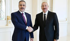 Prezident İlham Əliyev Türkiyənin xarici işlər nazirini qəbul edib