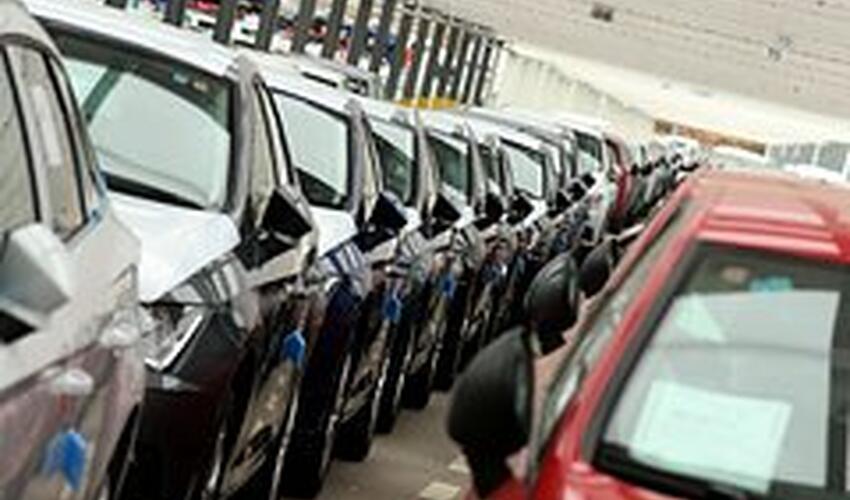 "Volkswagen" avtomobil markalarından birini bağlamaq qərarına gəlib