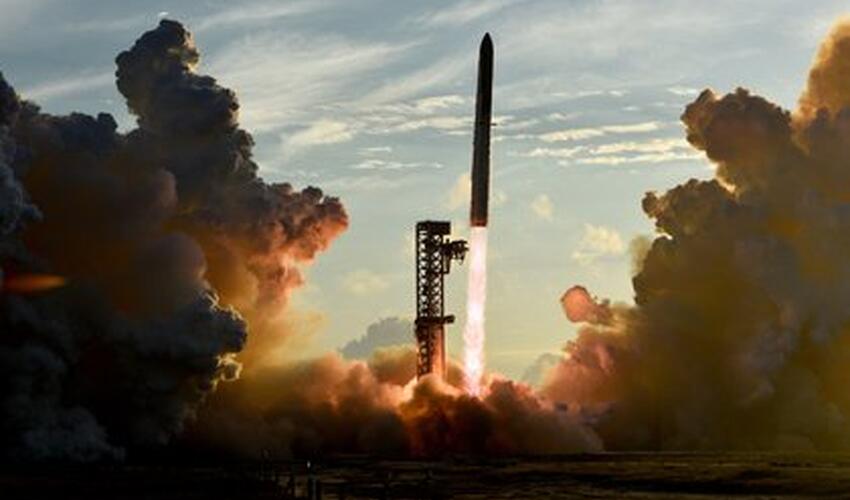 Elon Maskın SpaceX Ulduz Gəmisi ilk orbital uçuşundan sonra suya enərkən partlayıb