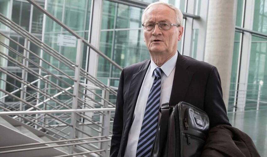 Milli təhlükəsizliyin qorunmasına rəhbərlik etmiş şəxs dövlət sirlərini ticarət obyektinə çevirib