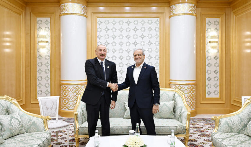 Türkmənbaşı şəhərində Prezident İlham Əliyevin İran Prezidenti ilə görüşü olub