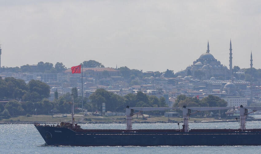 Bosfor boğazı kimyəvi tankerin sıradan çıxması səbəbindən bağlanıb