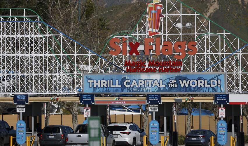 ABŞ-da Six Flags əyləncə parkında baş verən hadisədə bir nəfər ölüb, bir neçə nəfər yaralanıb