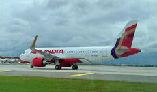 Air India təyyarəsi ələ keçirilmə siqnalından sonra təcili eniş edib