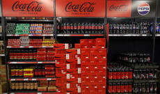 Amerikanın KFC şəbəkəsi 40 illik tərəfdaşlıqdan sonra Pepsi-dən Coca-Cola içkilərinə keçəcək