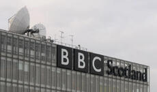 BBC genişmiqyaslı xərclərin azaldılması çərçivəsində BBC Three, BBC Scotland və Radio 4 Extra-nın efir yayımını dayandıracaq