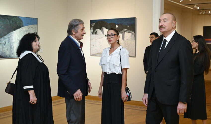 Prezident İlham Əliyev, birinci xanım Mehriban Əliyeva və ailə üzvləri “Mənim Abşeronum: Üstə gəl” adlı retrospektiv sərgi ilə tanış olublar