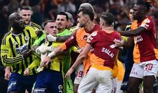 Qalatasaray və Fənərbaxça arasında keçirilən derbi görüşü  əlbəyaxa döyüş meydanına çevrilib - Video