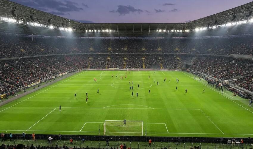 Kartalın istefasından sonra Dirk Kuyt Fənərbaxçanın müvəqqəti meneceri vəzifəsini icra edəcək