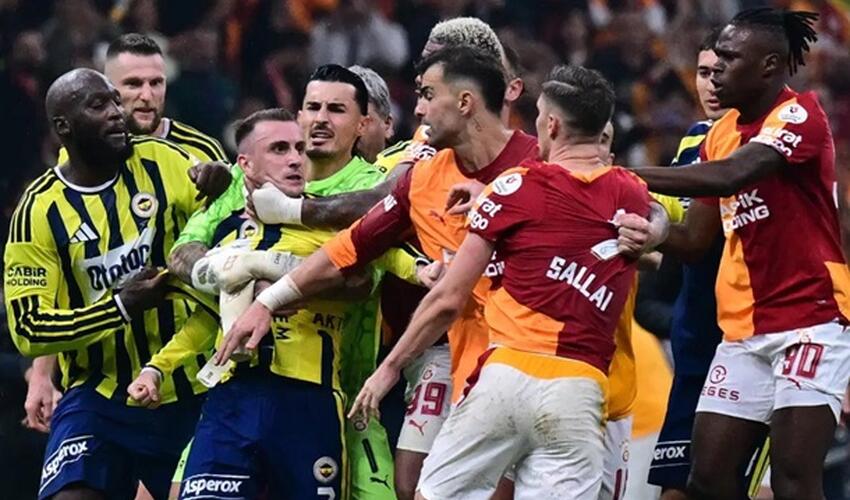 "Qalatasaray" və "Fənərbaxça" arasında keçirilən derbi görüşü  əlbəyaxa döyüş meydanına çevrilib - Video