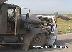 Sabirabadda yük maşını ilə minik maşını toqquşub:4 nəfər ölüb
