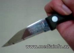 Bıçağı öz sinəsinə sancdı