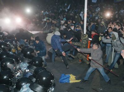Etirazçılar Lvov vilayət administrasiyasının binasını ələ keçiriblər