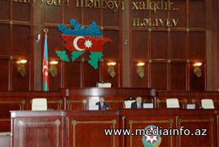 Milli Məclisə notebookla giriş də qadağan olundu