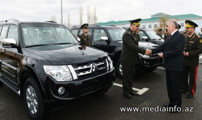 Vasif Talıbov işçilərə “Mitsubishi-PAJERO” payladı