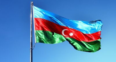 İlham Əliyev Tiflisdə Heydər Əliyevin abidəini ziyarət edib