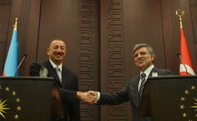 İlham Əliyev Tiflisdə Abdulla Güllə görüşüb