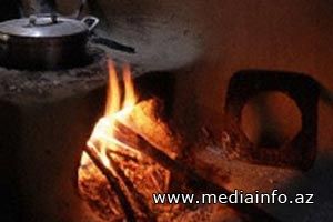 Ona mane olan 2 yaşlı uşağı yandırdı