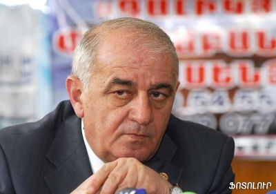 Hamlet Arutyunyan: “Azərbaycan bizi Qazaxıstan vasitəsilə əngəlləyir”