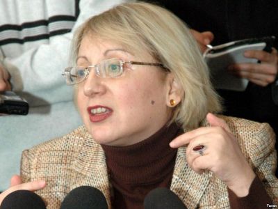 Leyla Yunus prokurorluq işçilərini evinə buraxmayıb