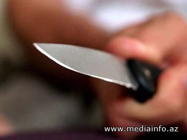 Həmkəndlisini bıçaqladı