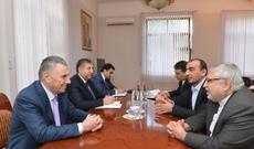 Əli Həsənov İranın Azərbaycandakı səfiri ilə görüşüb