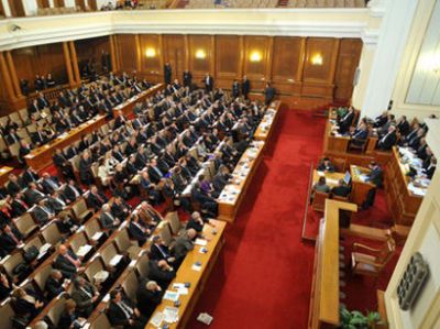 Qadın deputatların sayı 2 dəfə artıb