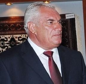 Həyat yoldaşı intihar edən vitse-prezident danışdı