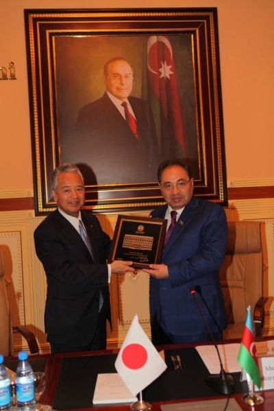 Yaponiyalı nazir BDU-da-Foto