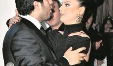 Ebru Gündeş ərini öpməklə ailəsinin dağılmadığına işarət vermiş oldu