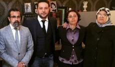 Nihat Doğan tələbə qızı əvvəlcə qınadı, sonra anasının əlindən öpməyə getdi - FOTO