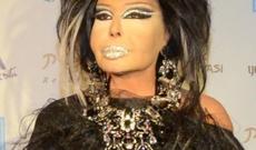 Makiyajı üçün 6 saat yarım salonda qaldı - FOTO