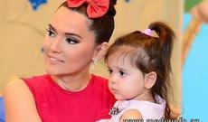 Demet Akalın qızının dayəsinə və köməkçilərinə hər ay bir maşının pulunu verir