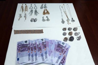 Ölkədən külli miqdarda valyuta və zərgərlik məmulatlarını çıxarmaq istədi