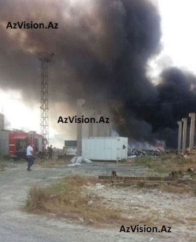 Bakıda zavodda yanğın