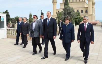 Prezident Nardaran dindarları ilə bir arada